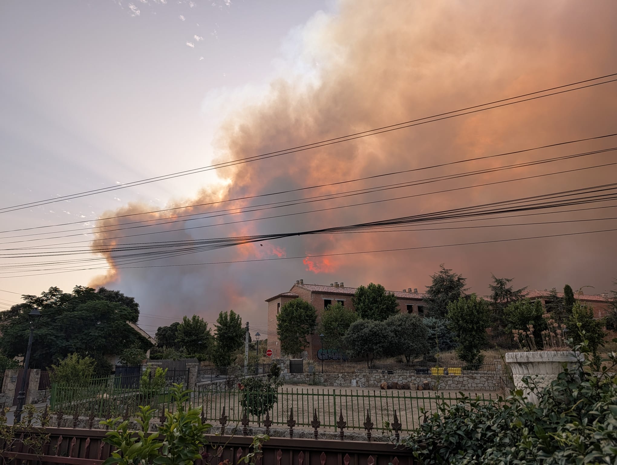 Vista del fuego el día anterior